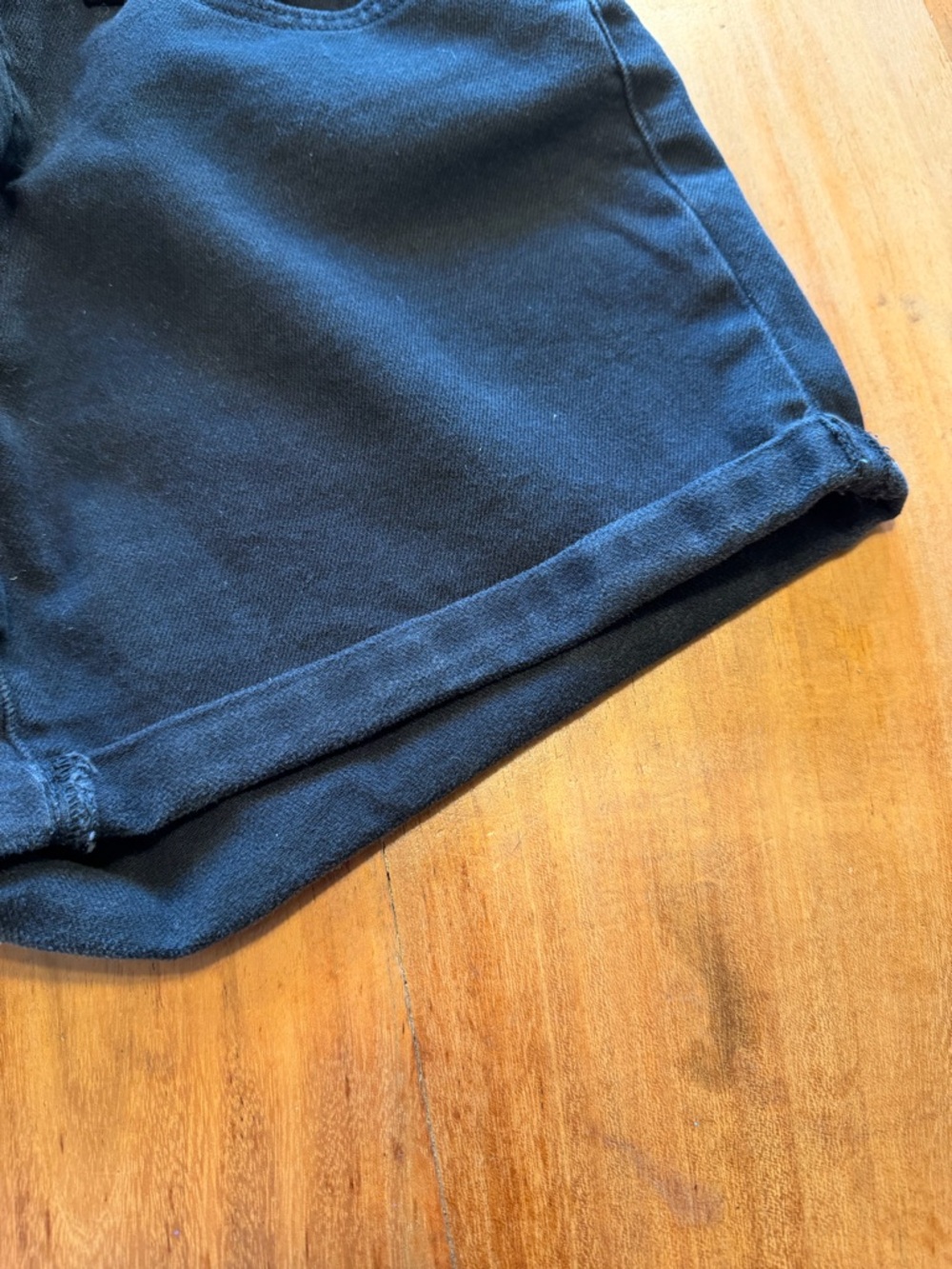 Levi’s Classic 2010s Black Mid Length Denim Shorts Size 29 (VGUC) - Picture 6 of 9